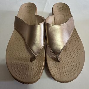 CROCS Women's Metallic Rose Thong Sandals
